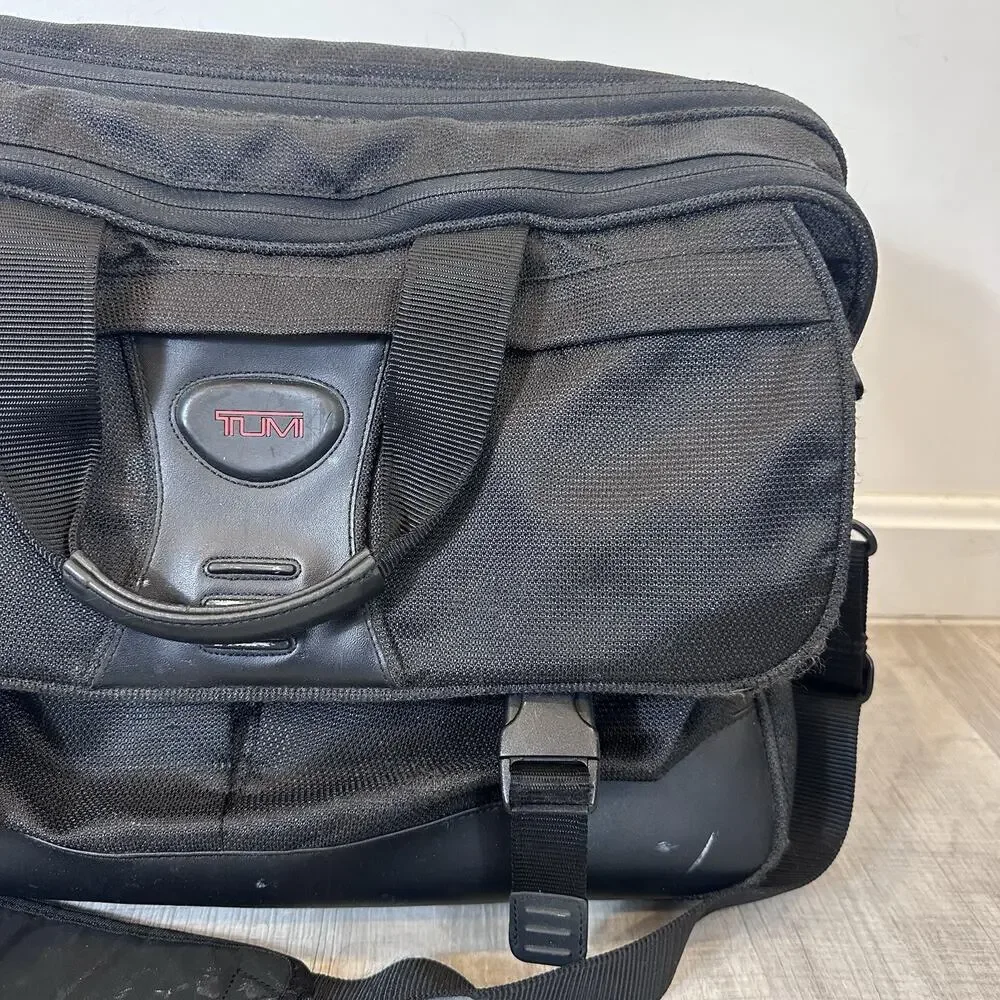 Tumi T Tech Expandable Shoulder Laptop Bag Briefcase Ballistic Nylon Black 564c